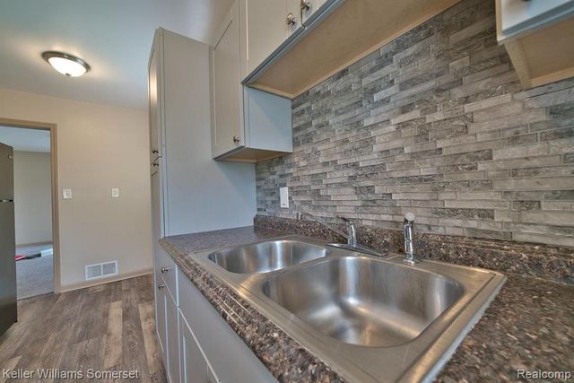 51 Spokane Drive, Pontiac, MI 48341