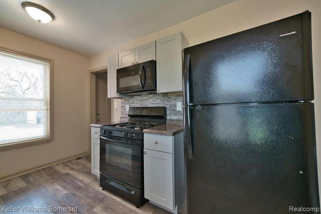 51 Spokane Drive, Pontiac, MI 48341