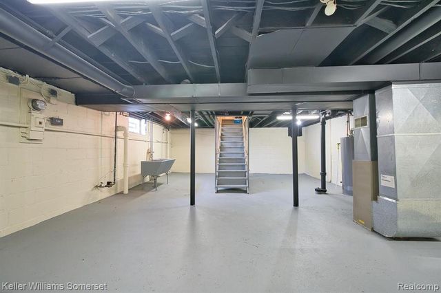 51 Spokane Drive, Pontiac, MI 48341