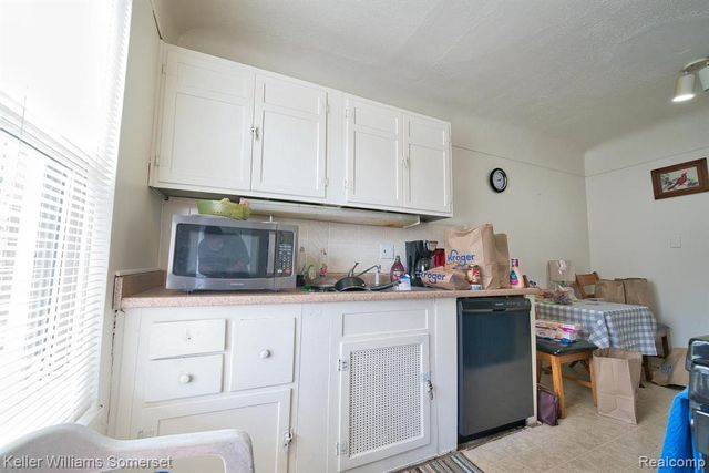 51 Spokane Drive, Pontiac, MI 48341