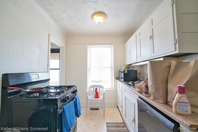 51 Spokane Drive, Pontiac, MI 48341