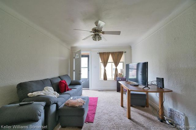 51 Spokane Drive, Pontiac, MI 48341