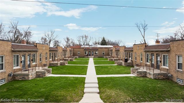 51 Spokane Drive, Pontiac, MI 48341