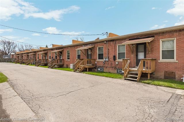 51 Spokane Drive, Pontiac, MI 48341