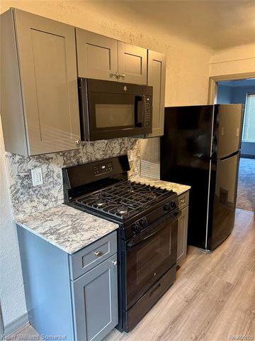 51 Spokane Drive, Pontiac, MI 48341