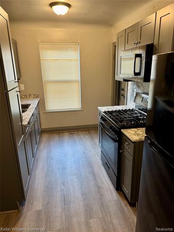 51 Spokane Drive, Pontiac, MI 48341