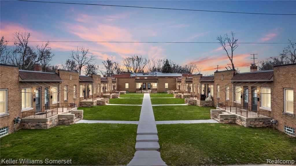 51 Spokane Drive, Pontiac, MI 48341