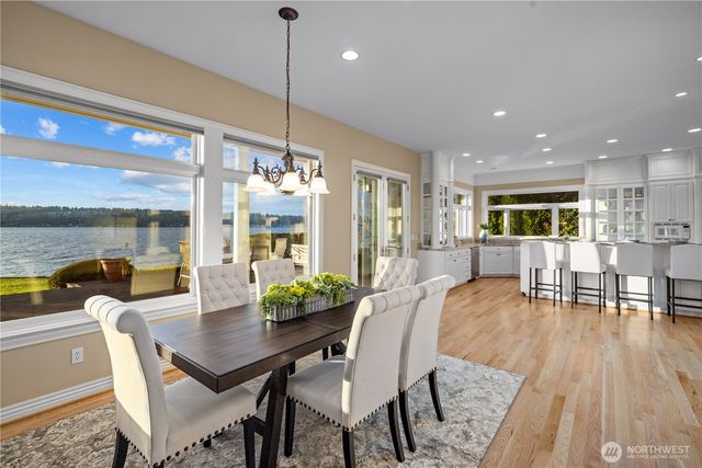 649 E Lake Sammamish Parkway SE, Sammamish, WA 98074