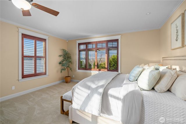 649 E Lake Sammamish Parkway SE, Sammamish, WA 98074