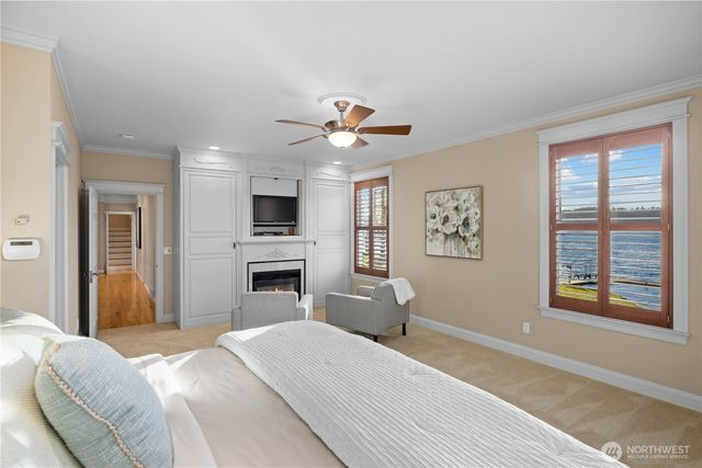 649 E Lake Sammamish Parkway SE, Sammamish, WA 98074