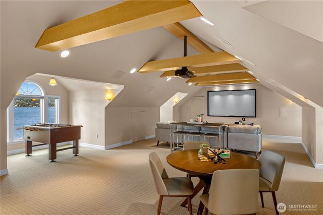 649 E Lake Sammamish Parkway SE, Sammamish, WA 98074