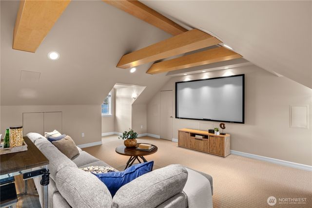 649 E Lake Sammamish Parkway SE, Sammamish, WA 98074