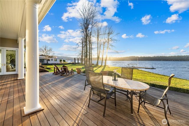 649 E Lake Sammamish Parkway SE, Sammamish, WA 98074