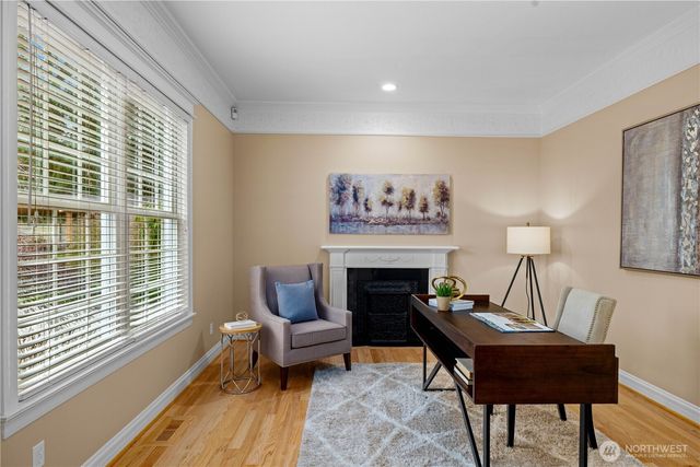 649 E Lake Sammamish Parkway SE, Sammamish, WA 98074