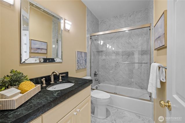 649 E Lake Sammamish Parkway SE, Sammamish, WA 98074