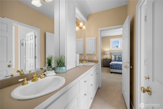 649 E Lake Sammamish Parkway SE, Sammamish, WA 98074