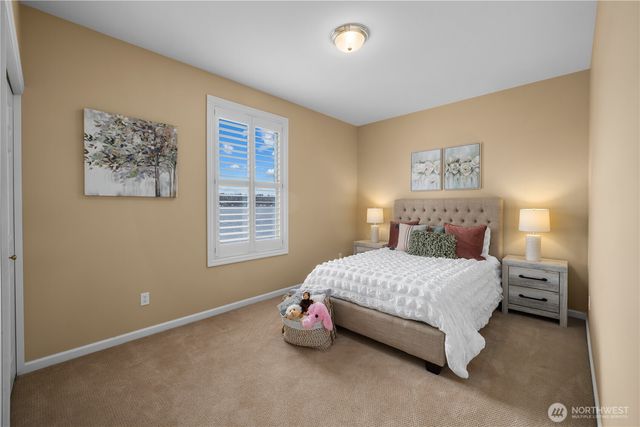 649 E Lake Sammamish Parkway SE, Sammamish, WA 98074