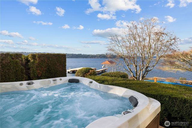 649 E Lake Sammamish Parkway SE, Sammamish, WA 98074