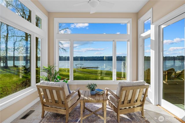 649 E Lake Sammamish Parkway SE, Sammamish, WA 98074