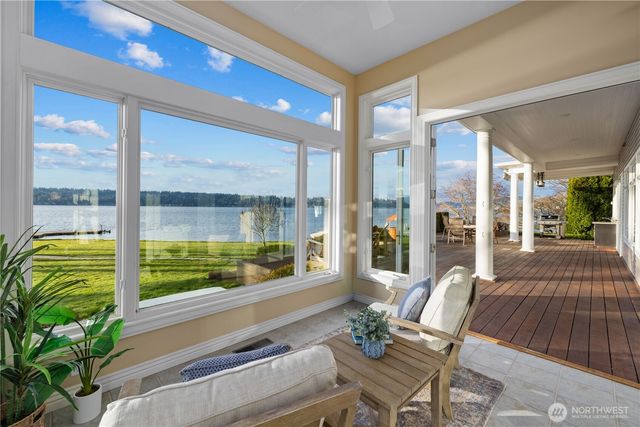 649 E Lake Sammamish Parkway SE, Sammamish, WA 98074