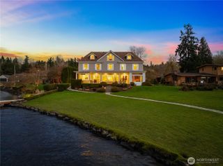 649 E Lake Sammamish Parkway SE, Sammamish, WA 98074