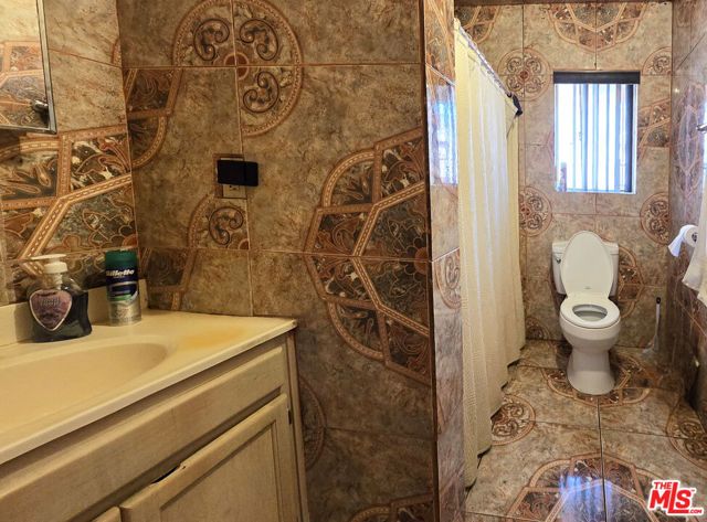 1222 W 78th Street, Los Angeles, CA 90044