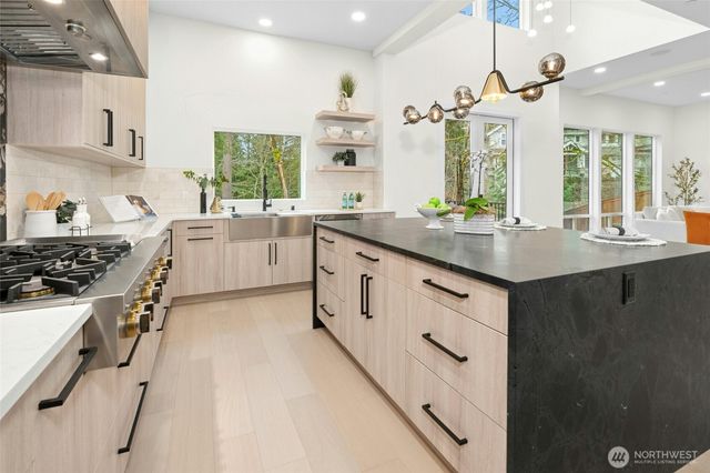 24257 SE 26th Place, Sammamish, WA 98075