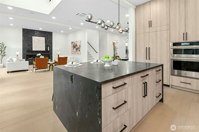 24257 SE 26th Place, Sammamish, WA 98075