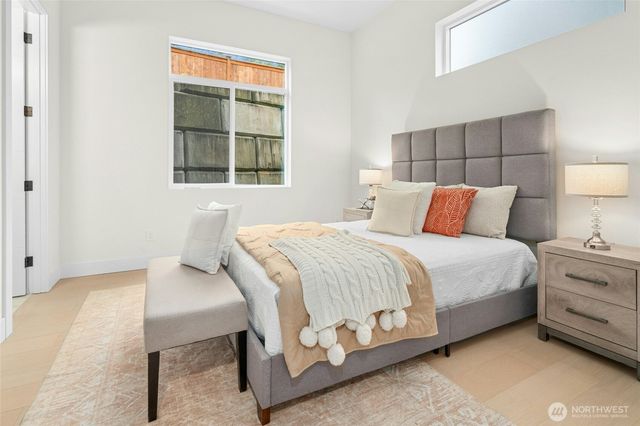 24257 SE 26th Place, Sammamish, WA 98075