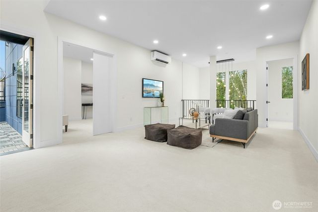 24257 SE 26th Place, Sammamish, WA 98075