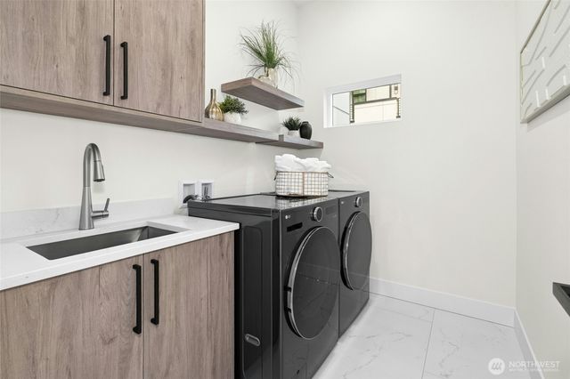 24257 SE 26th Place, Sammamish, WA 98075