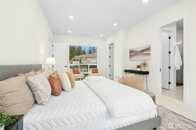 24257 SE 26th Place, Sammamish, WA 98075