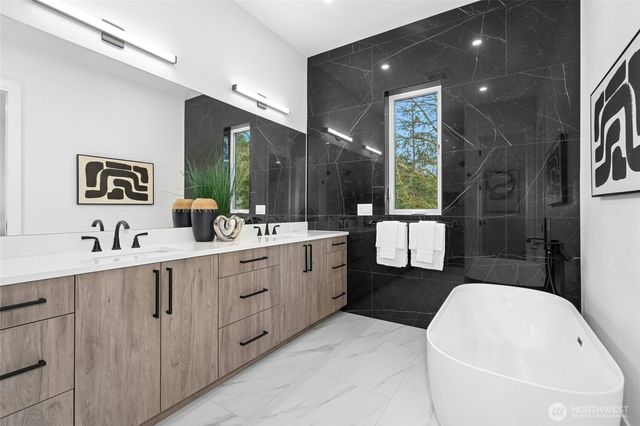 24257 SE 26th Place, Sammamish, WA 98075