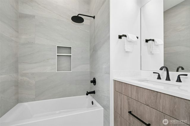 24257 SE 26th Place, Sammamish, WA 98075