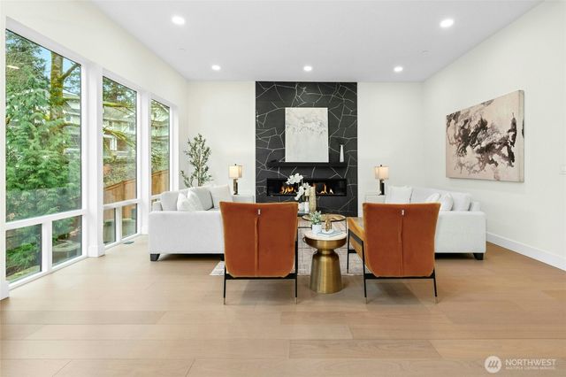 24257 SE 26th Place, Sammamish, WA 98075