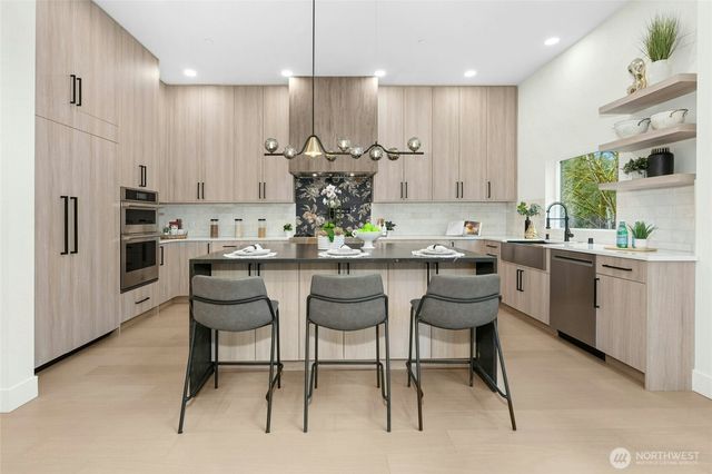 24257 SE 26th Place, Sammamish, WA 98075