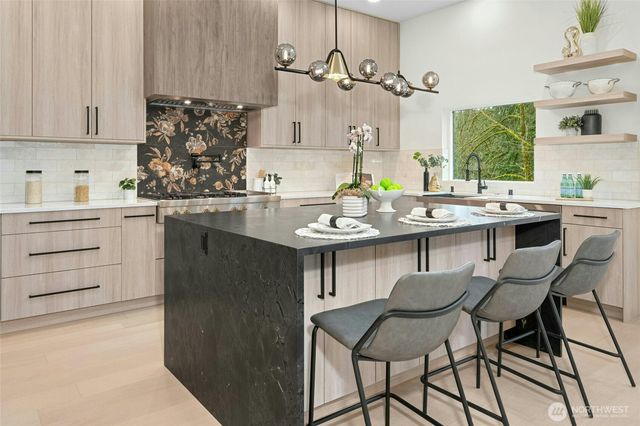 24257 SE 26th Place, Sammamish, WA 98075