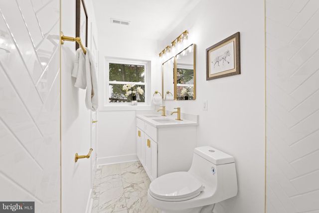 7047 WYNDALE ST NW, Washington, DC 20015