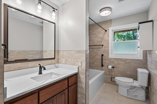 2051 Deerwood Lane NE, East Bethel, MN 55092