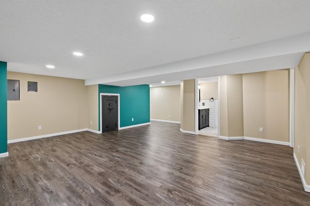 2051 Deerwood Lane NE, East Bethel, MN 55092