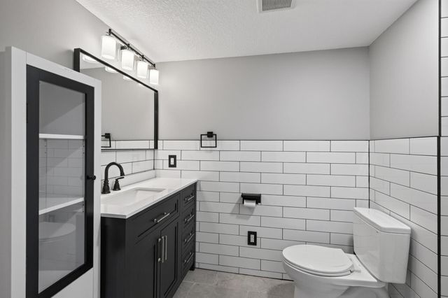 2051 Deerwood Lane NE, East Bethel, MN 55092