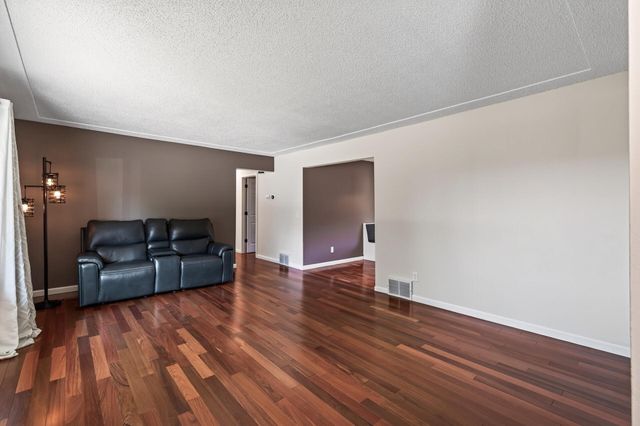 2051 Deerwood Lane NE, East Bethel, MN 55092