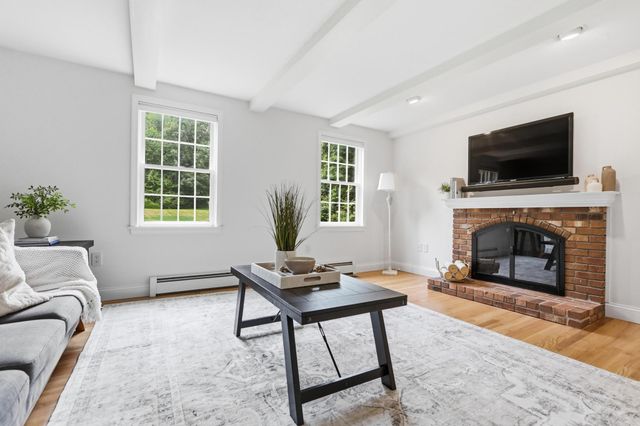 8 Bear Hill Road, Windham, NH 03087