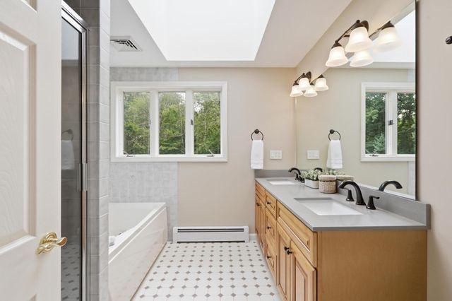 8 Bear Hill Road, Windham, NH 03087