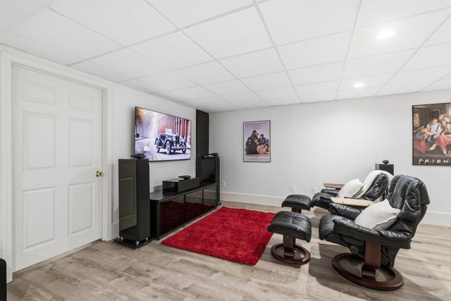 8 Bear Hill Road, Windham, NH 03087