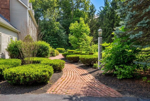 8 Bear Hill Road, Windham, NH 03087