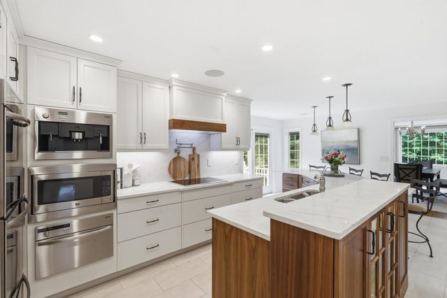 8 Bear Hill Road, Windham, NH 03087