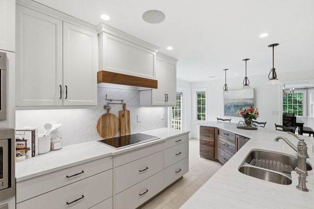 8 Bear Hill Road, Windham, NH 03087