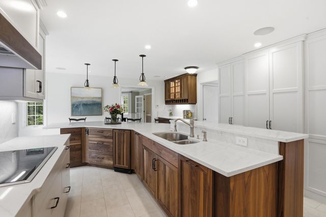 8 Bear Hill Road, Windham, NH 03087
