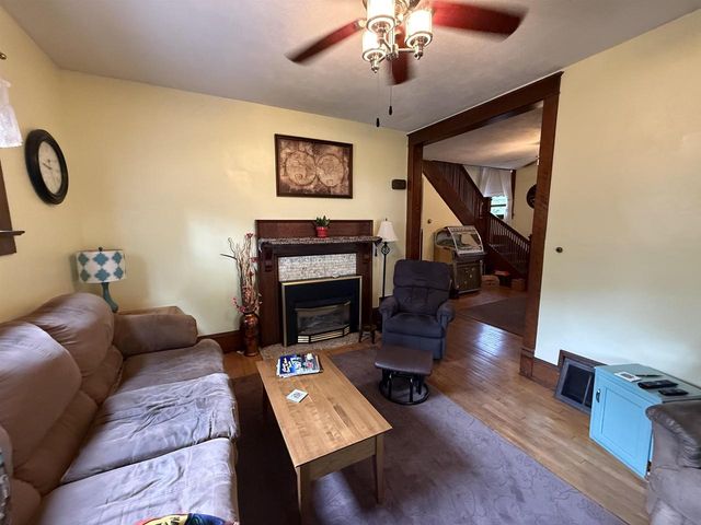 102 N CLINTON AVENUE, Clintonville, WI 54929